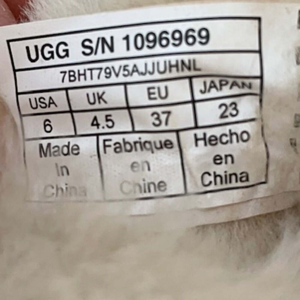 UGG Bailey Button UGG Charm Chestnut Brown Sheepskin Boots Size 6 - Picture 12 of 16